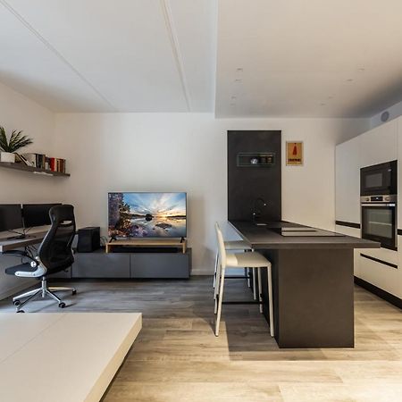 Comfy Apt With Private Parking & Balcony Milano Exteriör bild