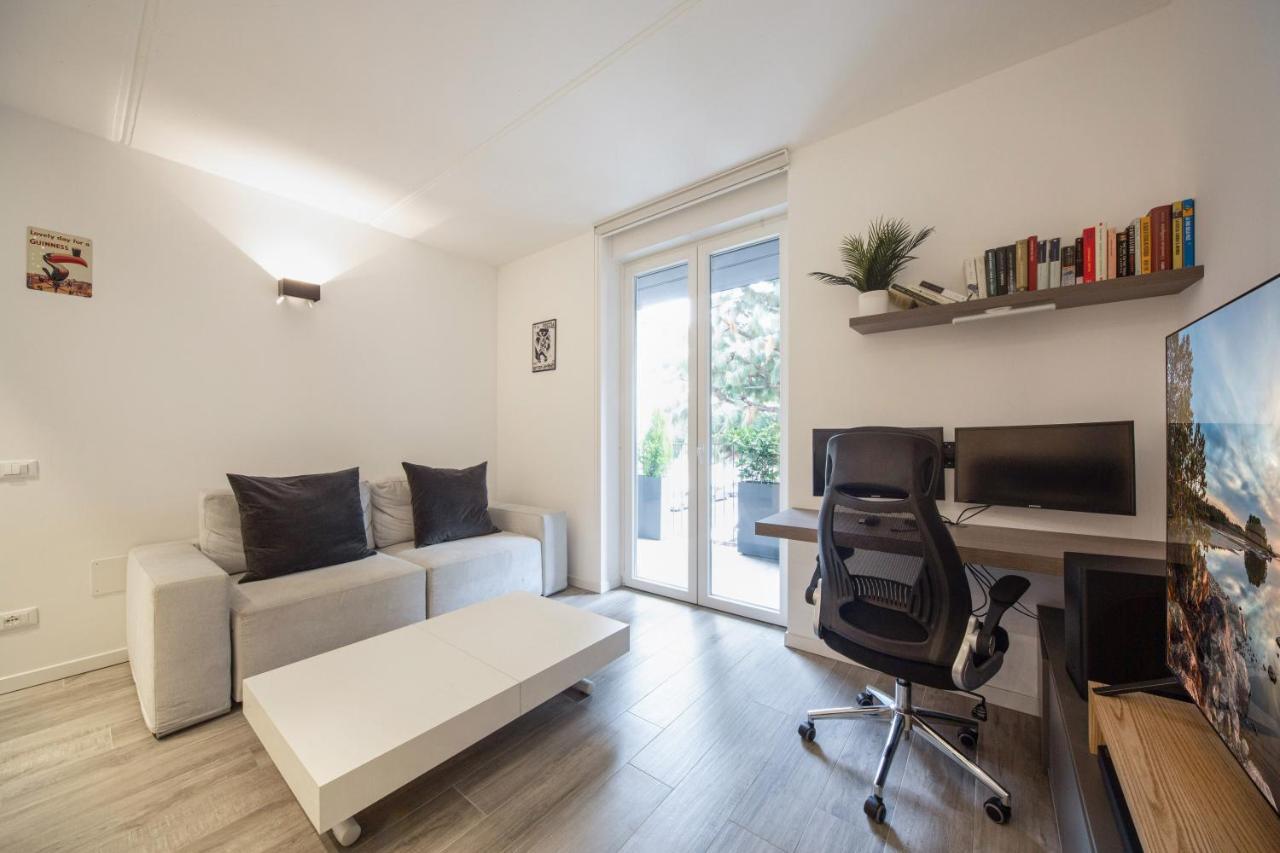 Comfy Apt With Private Parking & Balcony Milano Exteriör bild