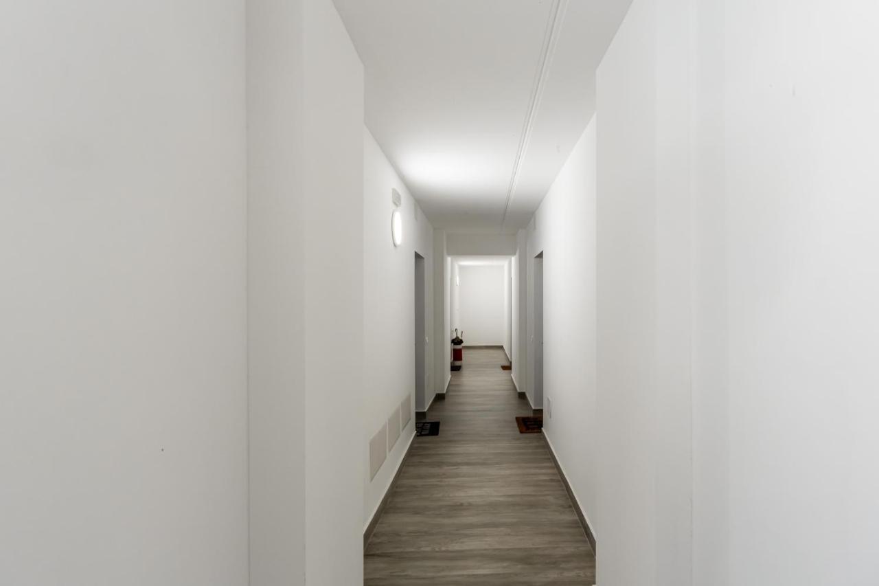 Comfy Apt With Private Parking & Balcony Milano Exteriör bild