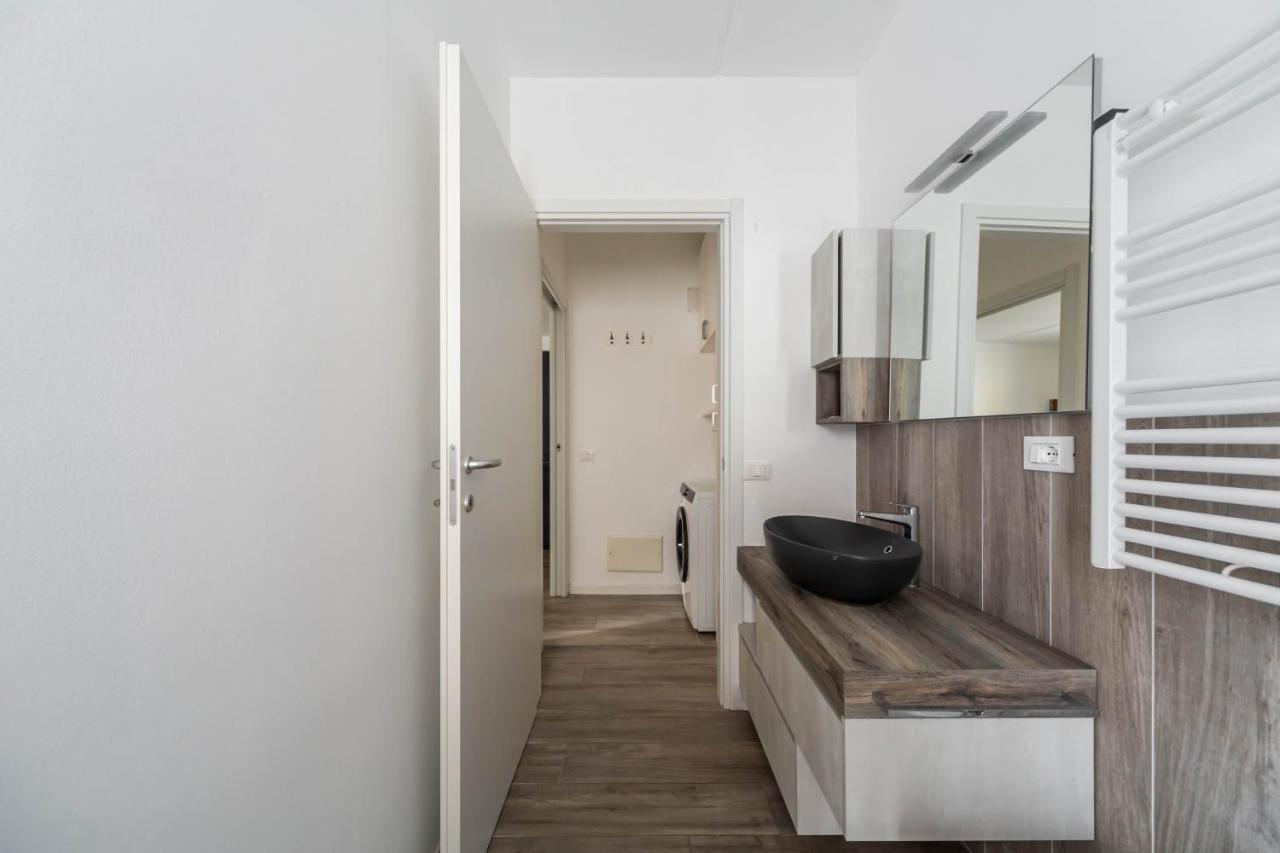 Comfy Apt With Private Parking & Balcony Milano Exteriör bild