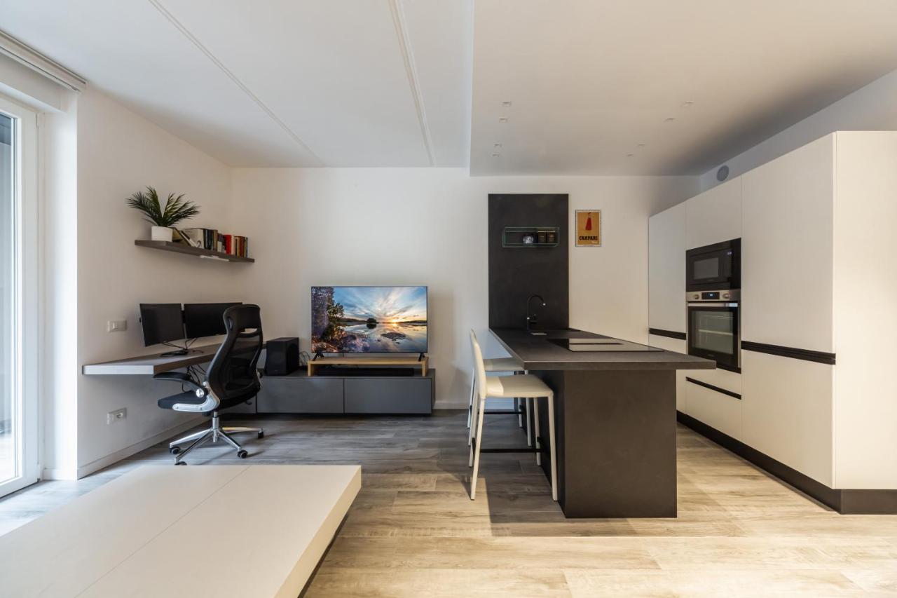 Comfy Apt With Private Parking & Balcony Milano Exteriör bild